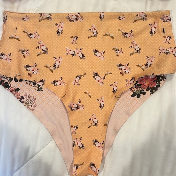 XL top (ran small) and medium bottom high rise agua bendita swimsuit - Picture 2 of 3